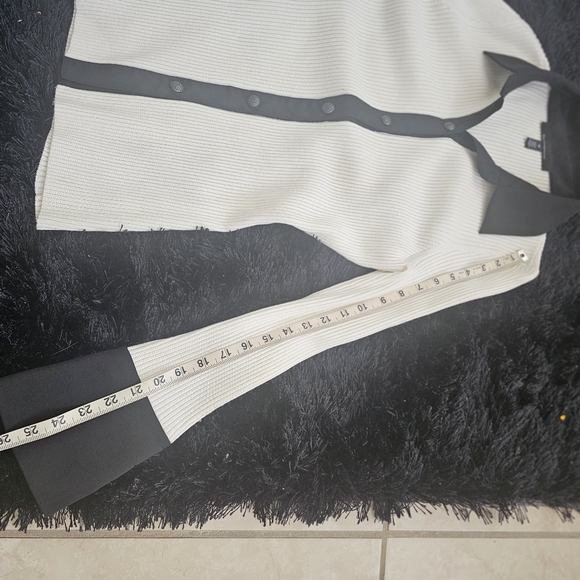 BLACK AND WITHE BLOUSE/SWEATHER - Picture 7 of 7